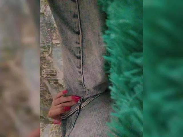 -LauraGold- on BongaCams