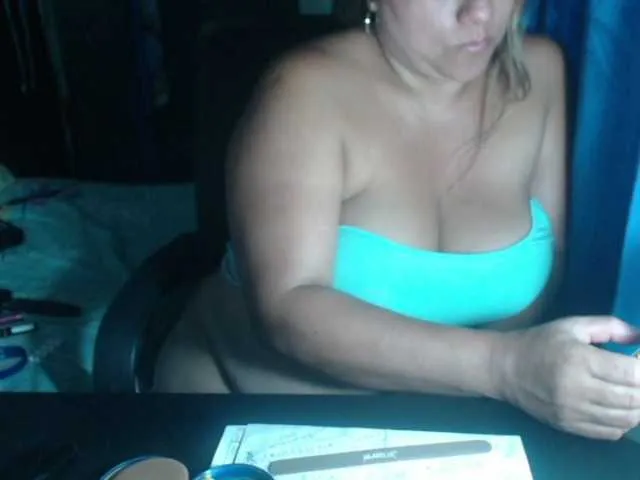 adrianamilf44 on BongaCams