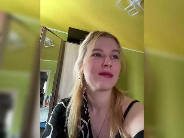 Advaya on BongaCams