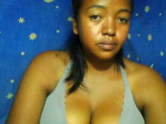 Aicha2 on BongaCams