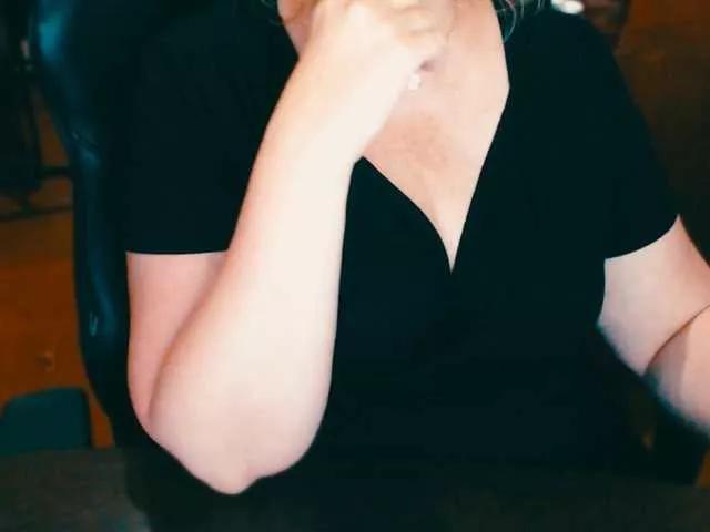 Alisa1917 on BongaCams