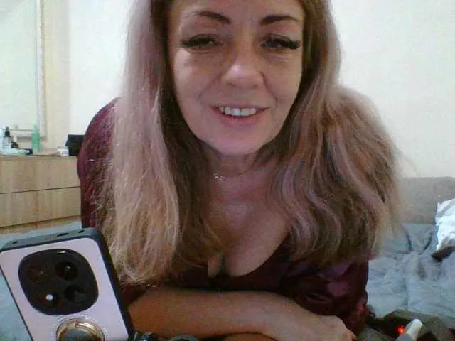 alisa44444 on BongaCams