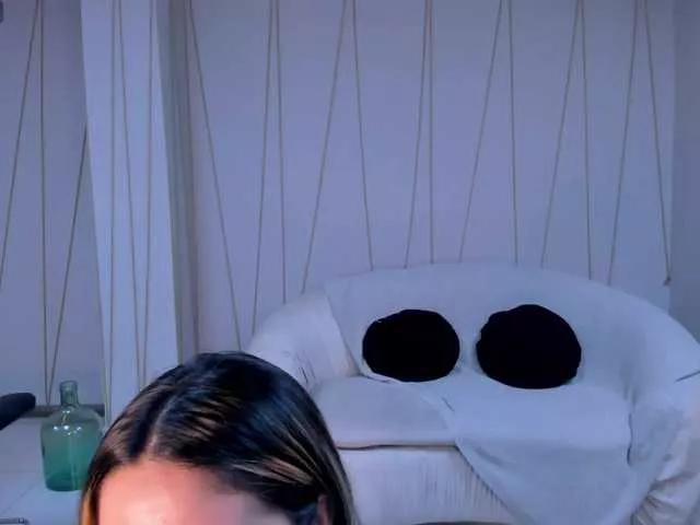 AnnieMonroe1 from BongaCams