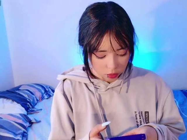 Offline arieyaraa on BongaCams