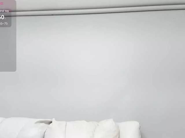 Barelyhot11 on BongaCams 