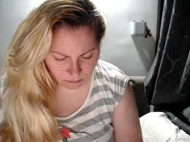 candycream74 on BongaCams 