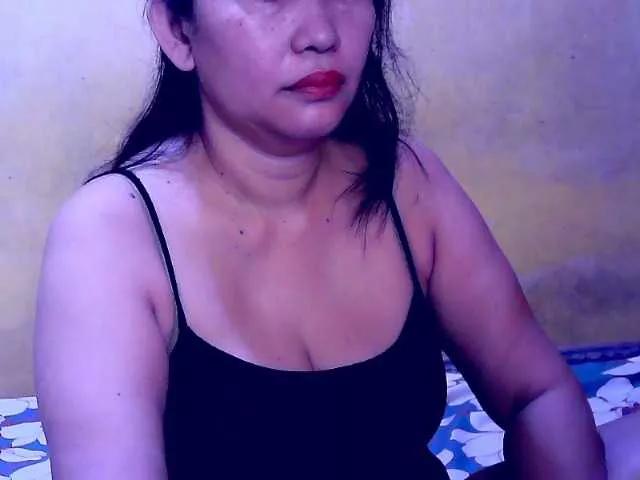 Offline Carmela4u on BongaCams