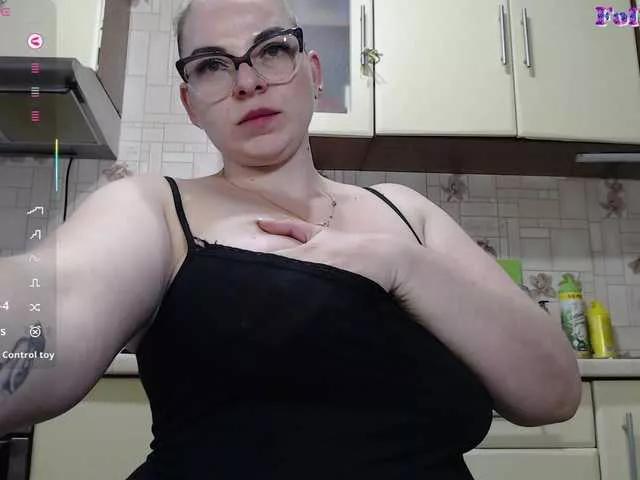 CarolinaDiamond33 on BongaCams 