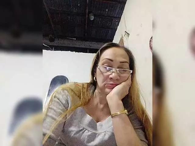 cherrywhite03 on BongaCams 