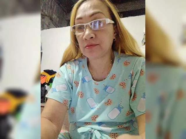 cherrywhite03 on BongaCams 