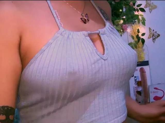 Crystal25 on BongaCams