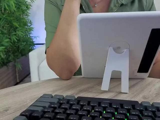 Danielea on BongaCams