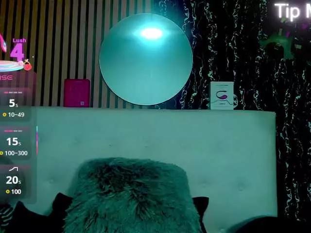 Offline DanniWonder on BongaCams