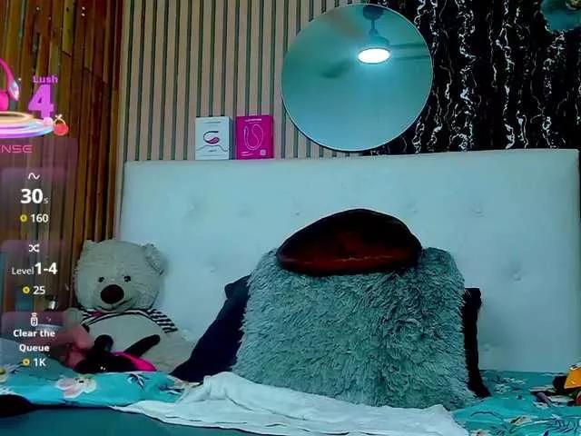 Offline DanniWonder on BongaCams