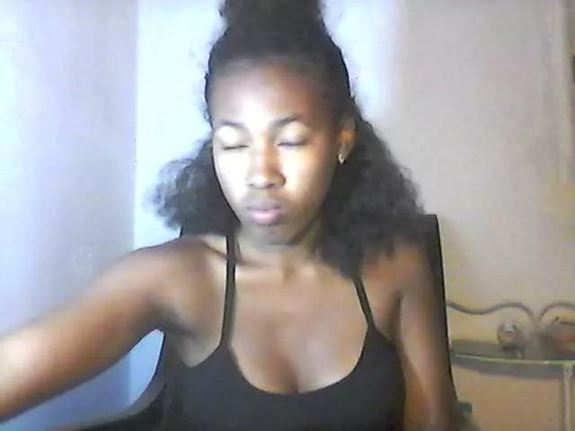 Denise113 on BongaCams 
