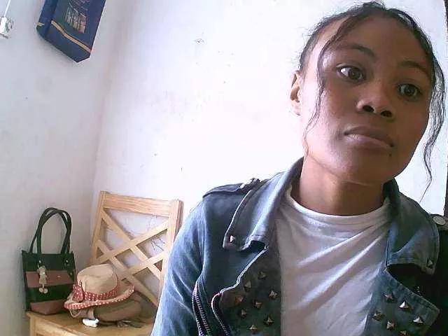 Dilliannah on BongaCams 