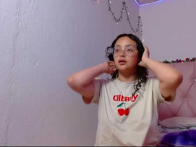 ela-peach on BongaCams