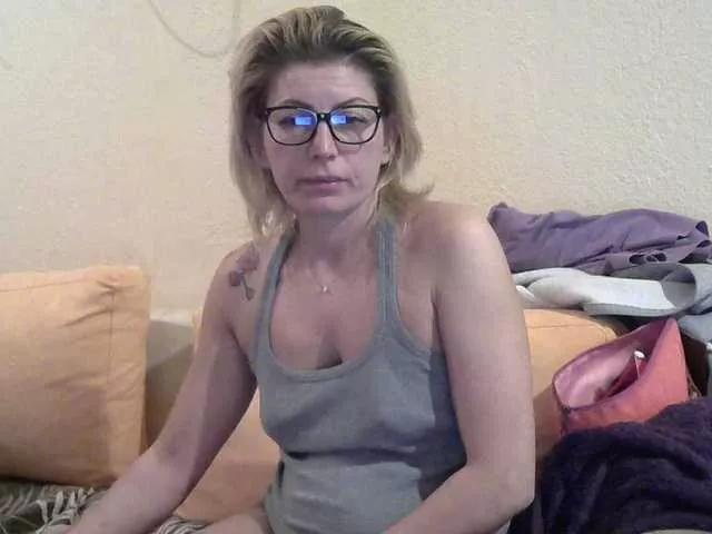 Elei2345 on BongaCams 