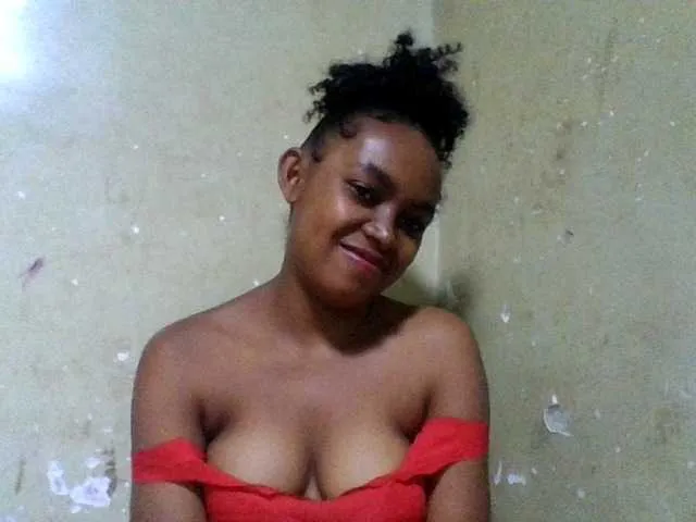 Elinah on BongaCams