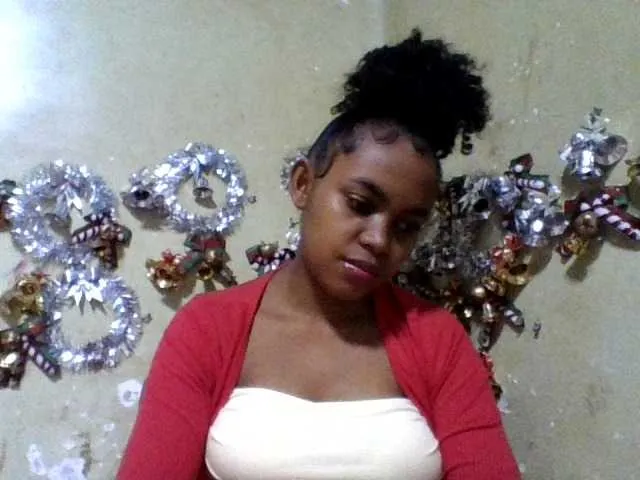 Elinah on BongaCams