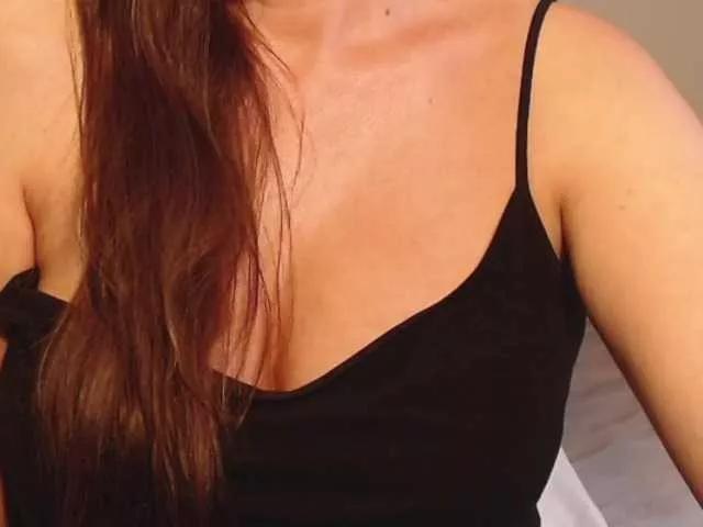 ellaine on BongaCams 