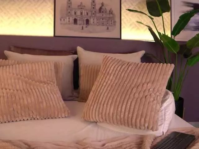 ElleDiane on BongaCams 