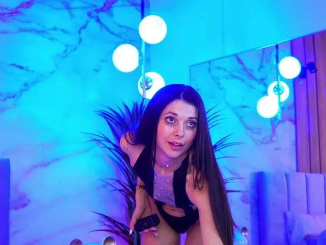 EllyLynn from BongaCams