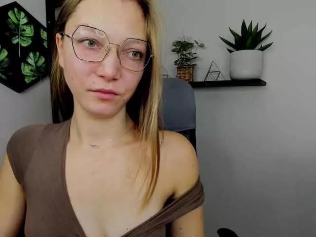 EmillyExtasy on BongaCams 