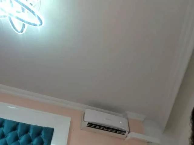 EmilyCristal on BongaCams