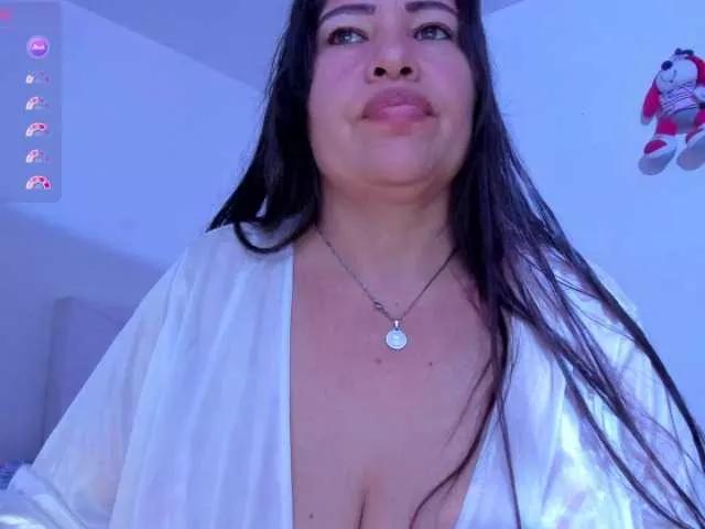 esmeraldamilf on BongaCams 