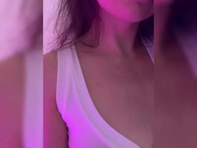 FeeBee on BongaCams 