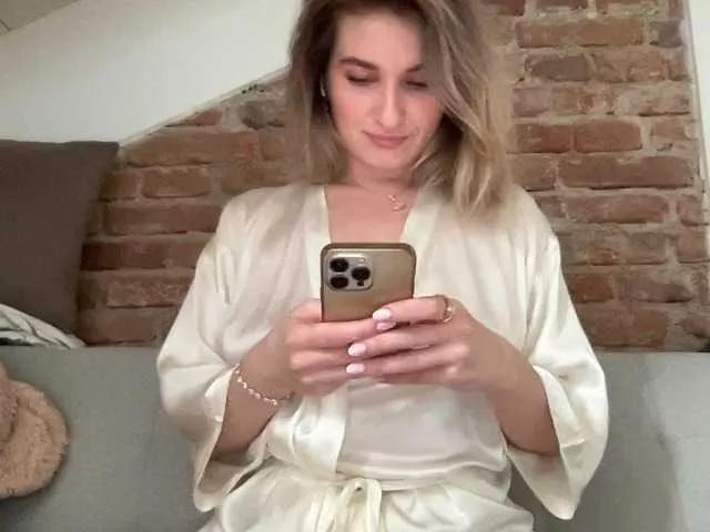 Heiva1 on BongaCams