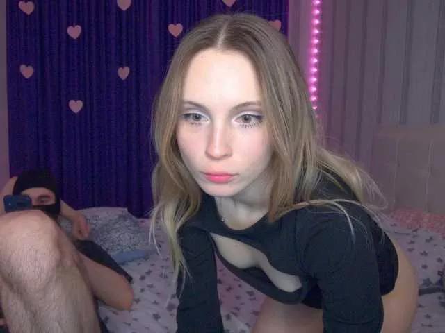 hollyJoys on BongaCams 