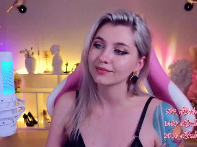 HoneyCherry on BongaCams 