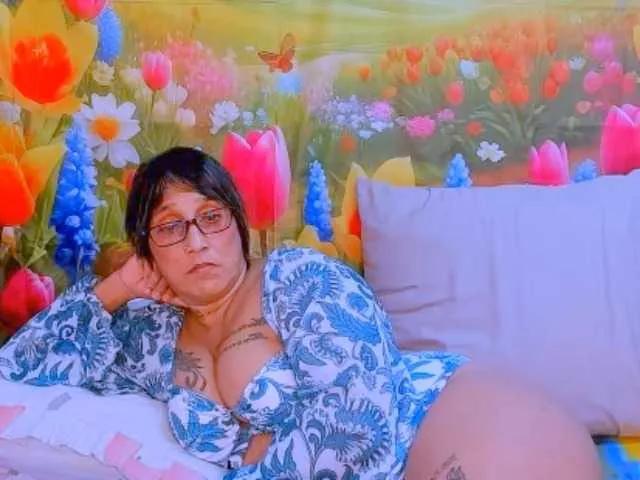 Offline indianroxy on BongaCams