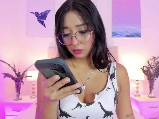 Offline IrinaTannedd on BongaCams