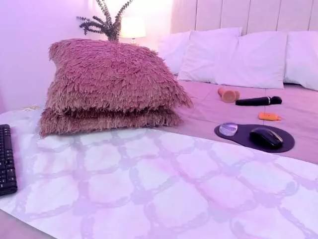 Offline IrinaTannedd on BongaCams