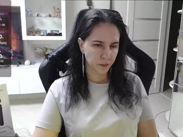 IrwiTomboy from BongaCams