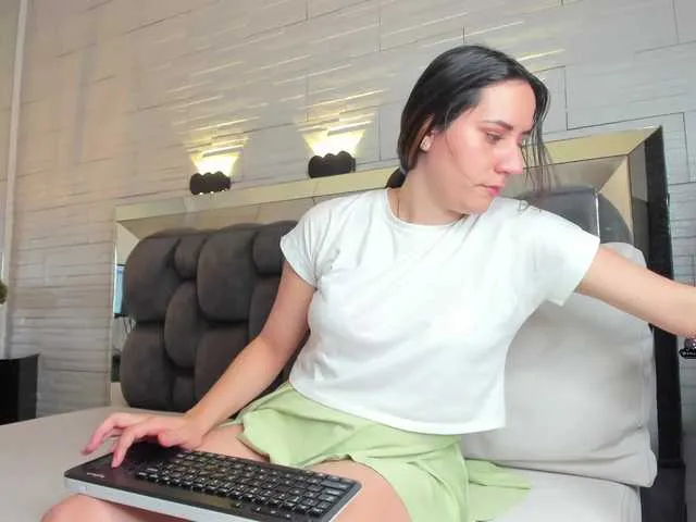 JadeHeartt on BongaCams