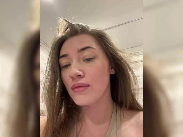 Offline juicy-peachh on BongaCams