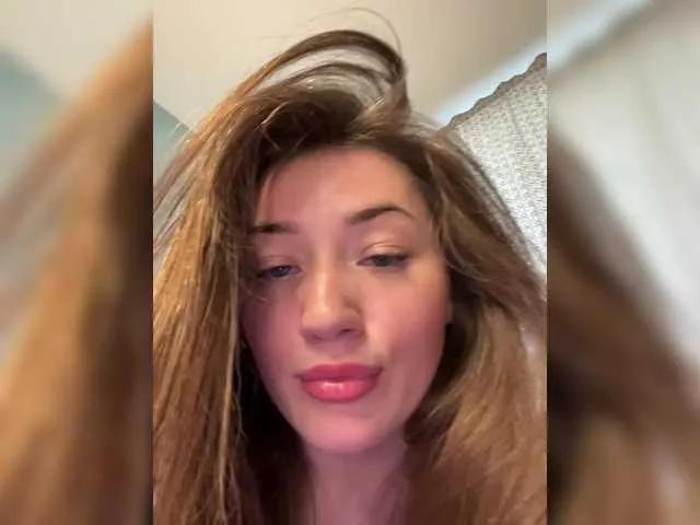 Offline juicy-peachh on BongaCams