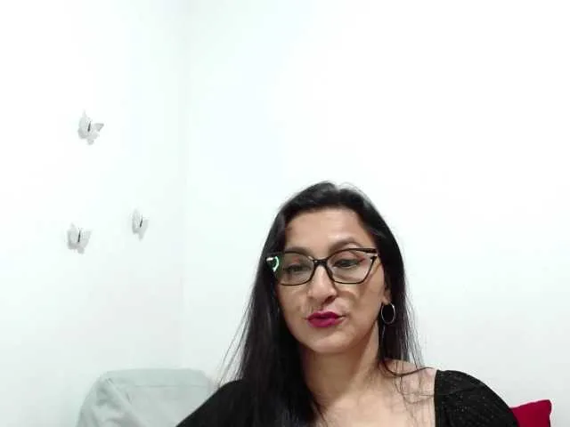KarinaSuarez1 on BongaCams