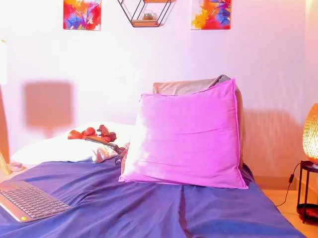 Karlaliones on BongaCams