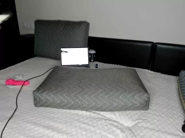 Masturbate to 25 years old KerryBelly from BongaCams KerryBelly from BongaCams