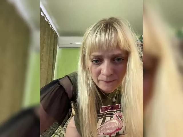 Kira2025 on BongaCams