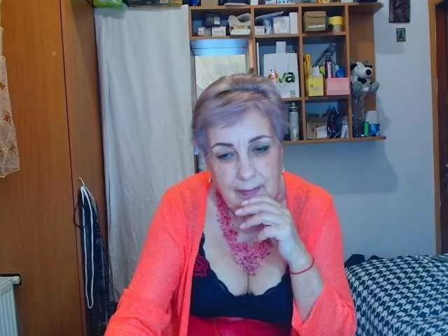 Kira9476 on BongaCams 