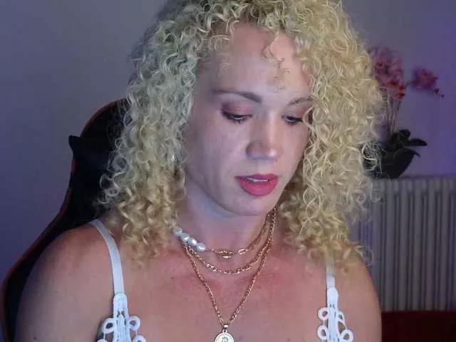 Latinasexy4 on BongaCams