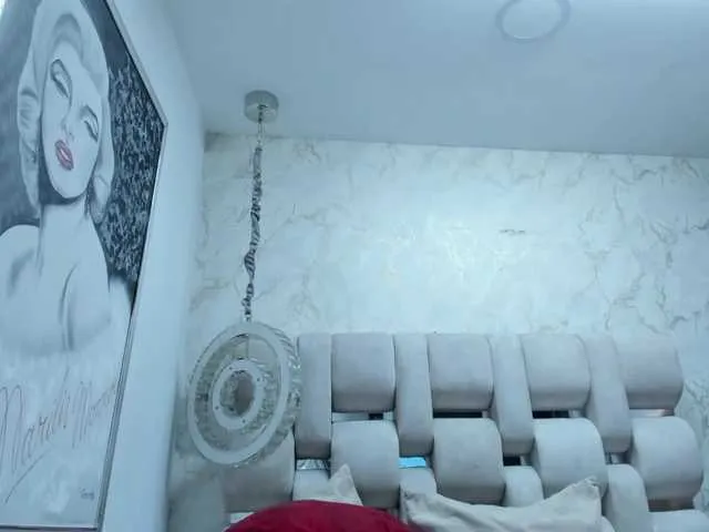 laurabassi on BongaCams