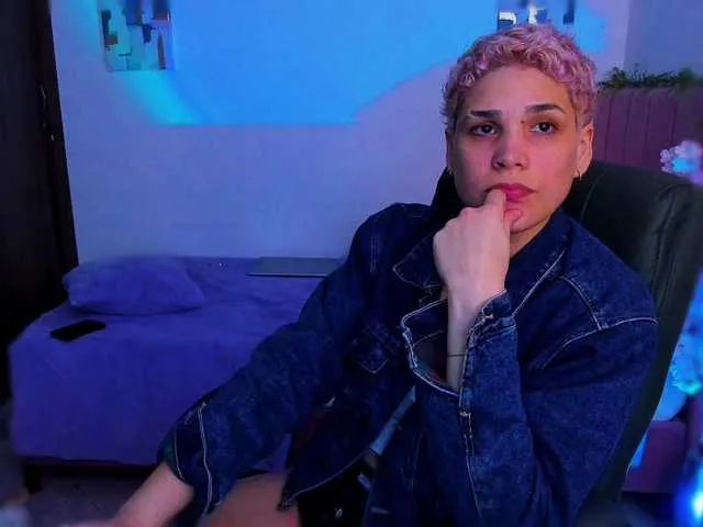 LauraR on BongaCams