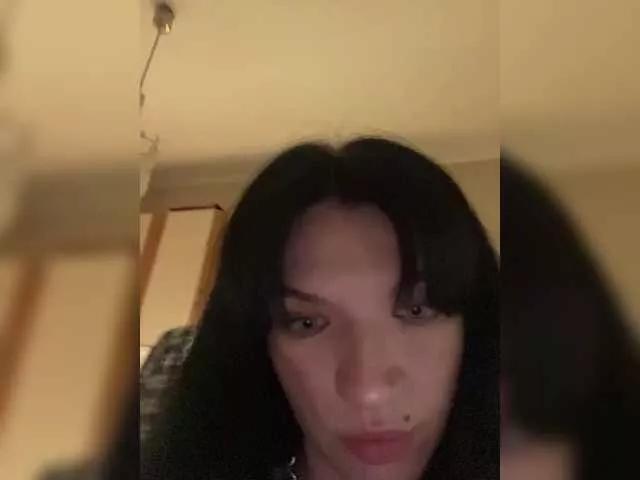 Laylay13 on BongaCams 